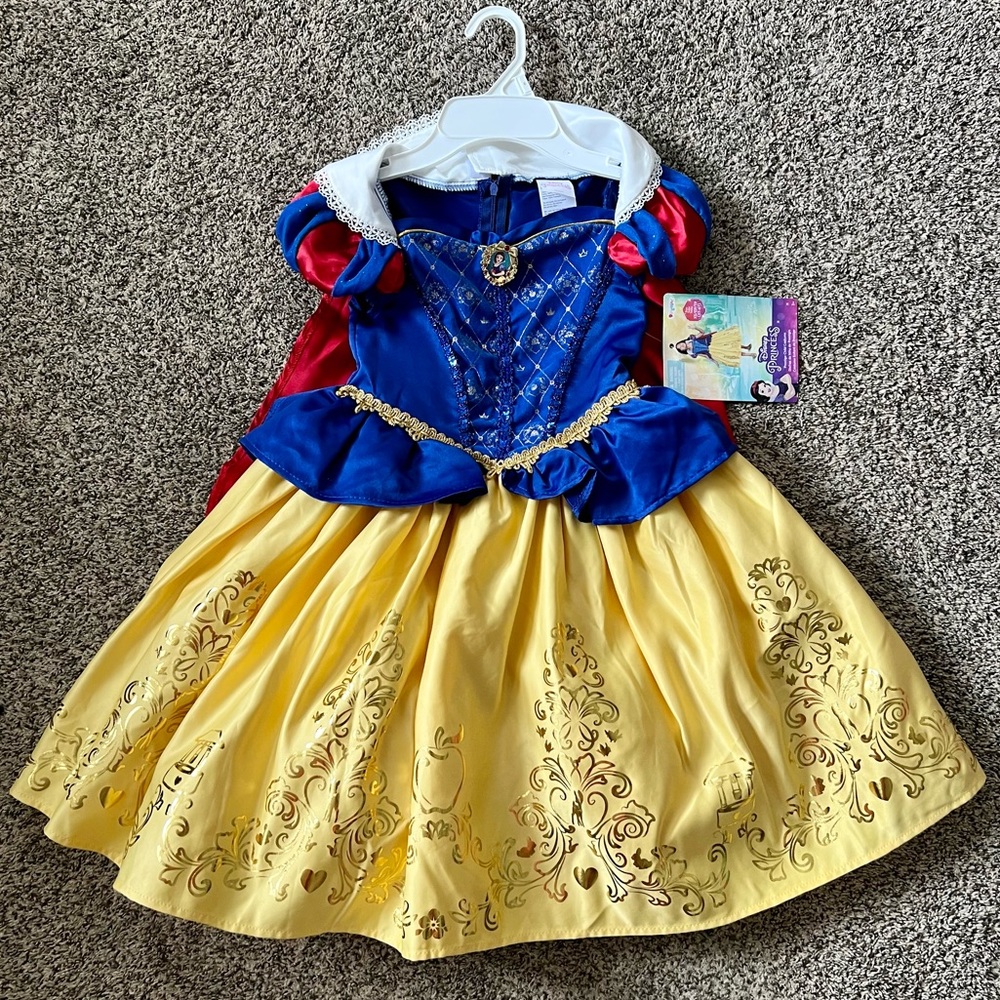 NWT Snow White Disney princess costume